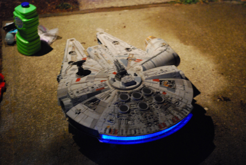 Illustration for article titled Modded Millennium Falcon Can Pass for Real Movie Prop